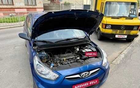 Hyundai Solaris II рестайлинг, 2012 год, 8 фотография