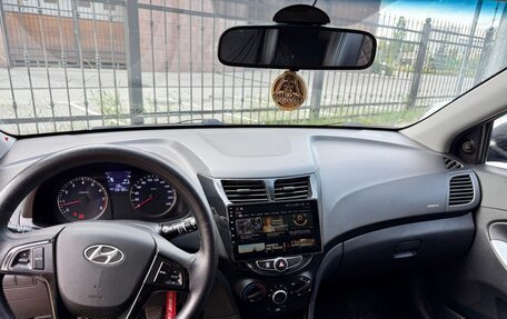 Hyundai Solaris II рестайлинг, 2012 год, 12 фотография