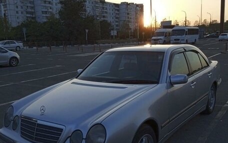 Mercedes-Benz E-Класс, 2001 год, 1 000 000 рублей, 5 фотография