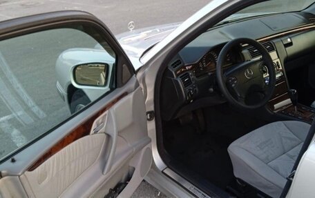 Mercedes-Benz E-Класс, 2001 год, 1 000 000 рублей, 19 фотография