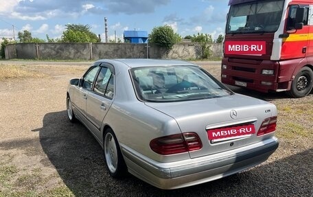 Mercedes-Benz E-Класс, 2001 год, 1 000 000 рублей, 30 фотография