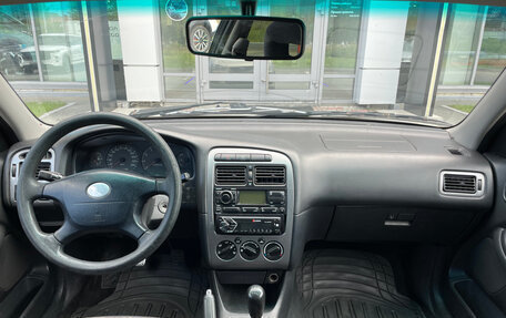 Toyota Avensis III рестайлинг, 2001 год, 320 000 рублей, 17 фотография