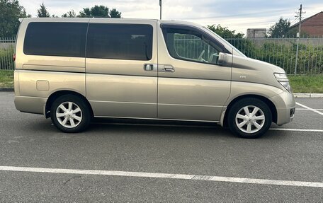 Nissan Elgrand III, 2002 год, 800 000 рублей, 3 фотография
