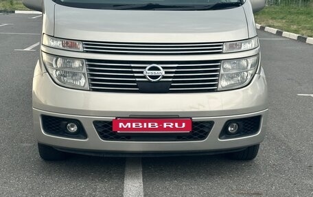 Nissan Elgrand III, 2002 год, 800 000 рублей, 2 фотография