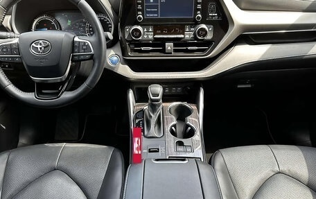 Toyota Highlander, 2022 год, 4 399 000 рублей, 9 фотография