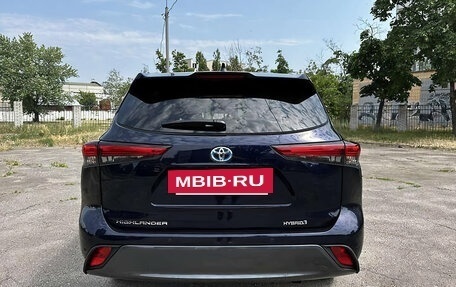 Toyota Highlander, 2022 год, 4 399 000 рублей, 7 фотография