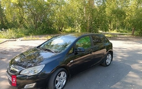Opel Astra J, 2011 год, 640 000 рублей, 1 фотография