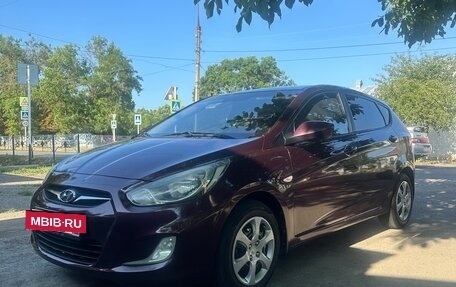 Hyundai Solaris II рестайлинг, 2012 год, 825 000 рублей, 5 фотография