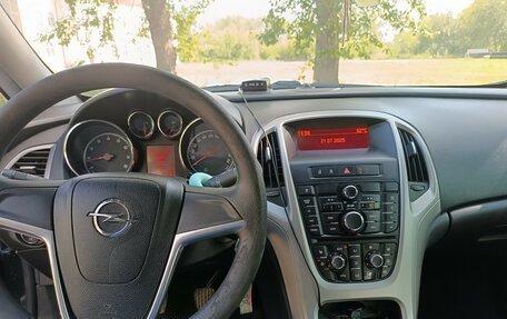 Opel Astra J, 2011 год, 640 000 рублей, 9 фотография