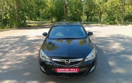 Opel Astra J, 2011 год, 640 000 рублей, 2 фотография