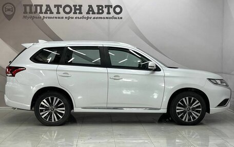 Mitsubishi Outlander III рестайлинг 3, 2022 год, 2 649 000 рублей, 4 фотография
