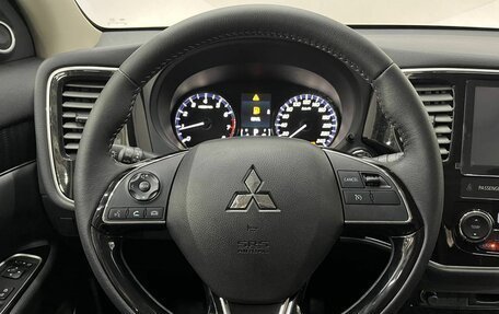 Mitsubishi Outlander III рестайлинг 3, 2022 год, 2 649 000 рублей, 11 фотография