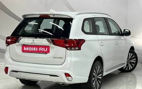 Mitsubishi Outlander III рестайлинг 3, 2022 год, 2 649 000 рублей, 5 фотография