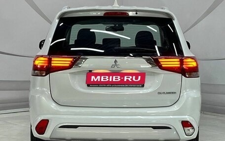 Mitsubishi Outlander III рестайлинг 3, 2022 год, 2 649 000 рублей, 6 фотография
