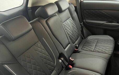 Mitsubishi Outlander III рестайлинг 3, 2022 год, 2 649 000 рублей, 16 фотография