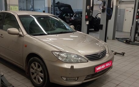 Toyota Camry V40, 2004 год, 630 000 рублей, 2 фотография