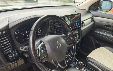 Mitsubishi Outlander III рестайлинг 3, 2018 год, 2 000 000 рублей, 7 фотография