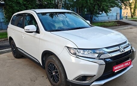 Mitsubishi Outlander III рестайлинг 3, 2018 год, 2 000 000 рублей, 3 фотография