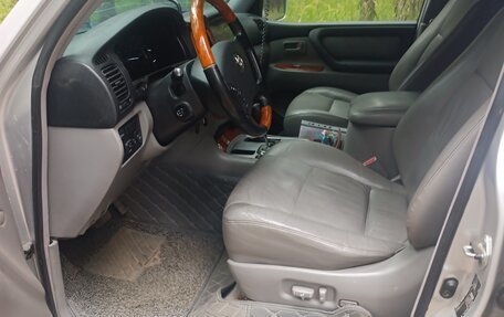 Toyota Land Cruiser 100 рестайлинг 2, 2006 год, 2 200 000 рублей, 4 фотография