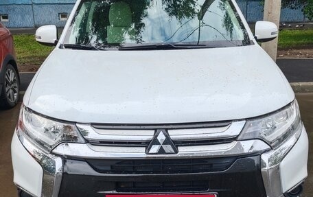 Mitsubishi Outlander III рестайлинг 3, 2018 год, 2 000 000 рублей, 8 фотография