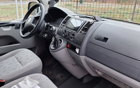 Volkswagen Caravelle T5, 2006 год, 1 500 000 рублей, 3 фотография