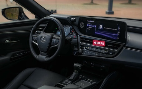 Lexus ES VII, 2021 год, 3 950 000 рублей, 20 фотография