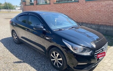 Hyundai Solaris II рестайлинг, 2018 год, 900 000 рублей, 3 фотография