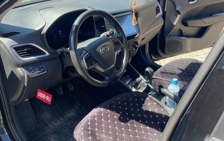 Hyundai Solaris II рестайлинг, 2018 год, 900 000 рублей, 6 фотография