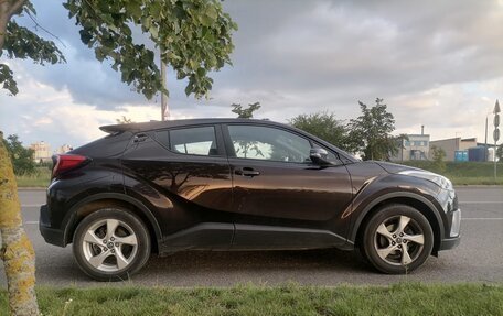 Toyota C-HR I рестайлинг, 2019 год, 2 650 000 рублей, 2 фотография