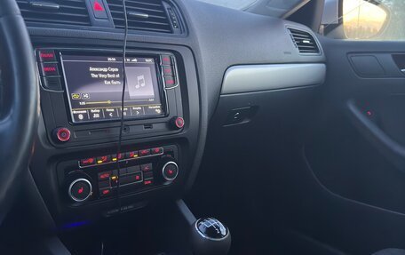 Volkswagen Jetta VI, 2011 год, 730 000 рублей, 6 фотография