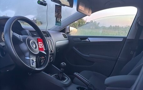Volkswagen Jetta VI, 2011 год, 730 000 рублей, 5 фотография
