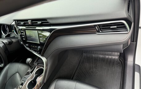 Toyota Camry, 2020 год, 3 000 000 рублей, 14 фотография