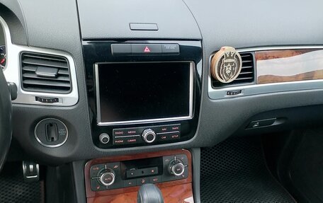 Volkswagen Touareg III, 2011 год, 2 190 000 рублей, 8 фотография