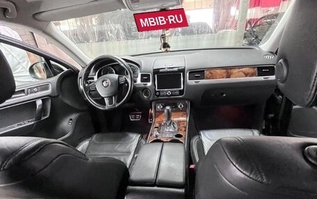 Volkswagen Touareg III, 2011 год, 2 190 000 рублей, 2 фотография