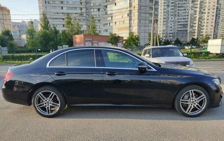 Mercedes-Benz E-Класс, 2019 год, 3 750 000 рублей, 2 фотография