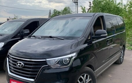 Hyundai H-1 II рестайлинг, 2018 год, 2 500 000 рублей, 11 фотография