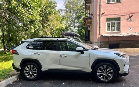 Toyota RAV4, 2020 год, 3 700 000 рублей, 6 фотография