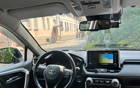 Toyota RAV4, 2020 год, 3 700 000 рублей, 9 фотография