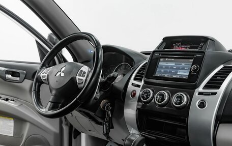 Mitsubishi Pajero Sport II рестайлинг, 2015 год, 1 595 000 рублей, 10 фотография