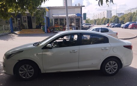 KIA Rio IV, 2018 год, 810 000 рублей, 3 фотография
