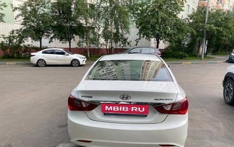 Hyundai Sonata VI, 2011 год, 700 000 рублей, 3 фотография