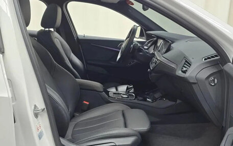 BMW 1 серия, 2022 год, 2 300 000 рублей, 4 фотография