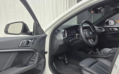 BMW 1 серия, 2022 год, 2 300 000 рублей, 5 фотография