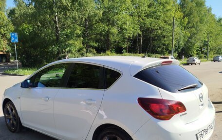 Opel Astra J, 2011 год, 850 000 рублей, 3 фотография