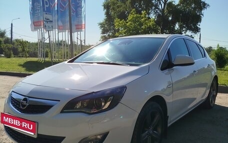 Opel Astra J, 2011 год, 850 000 рублей, 2 фотография