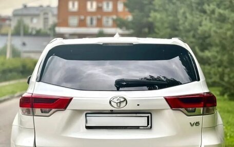 Toyota Highlander III, 2021 год, 3 100 000 рублей, 6 фотография