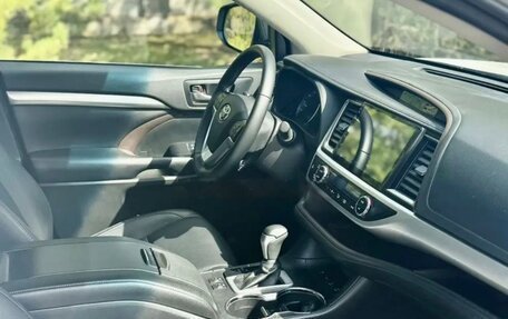 Toyota Highlander III, 2021 год, 3 100 000 рублей, 8 фотография