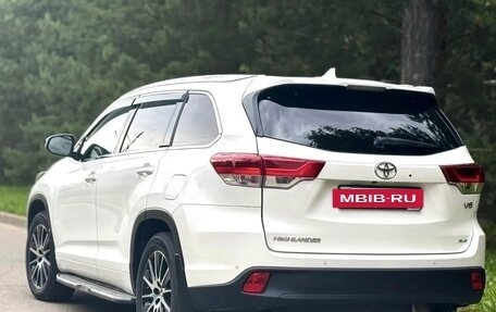 Toyota Highlander III, 2021 год, 3 100 000 рублей, 5 фотография