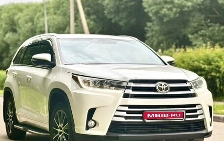 Toyota Highlander III, 2021 год, 3 100 000 рублей, 2 фотография