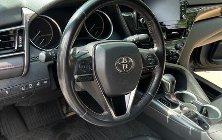 Toyota Camry, 2021 год, 3 800 000 рублей, 10 фотография